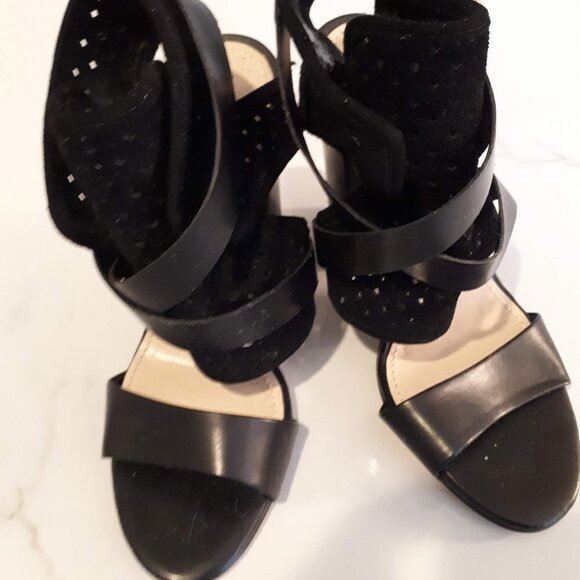 NWOT Guess black block heel bootie sandal, Size 6M - Picture 5 of 6